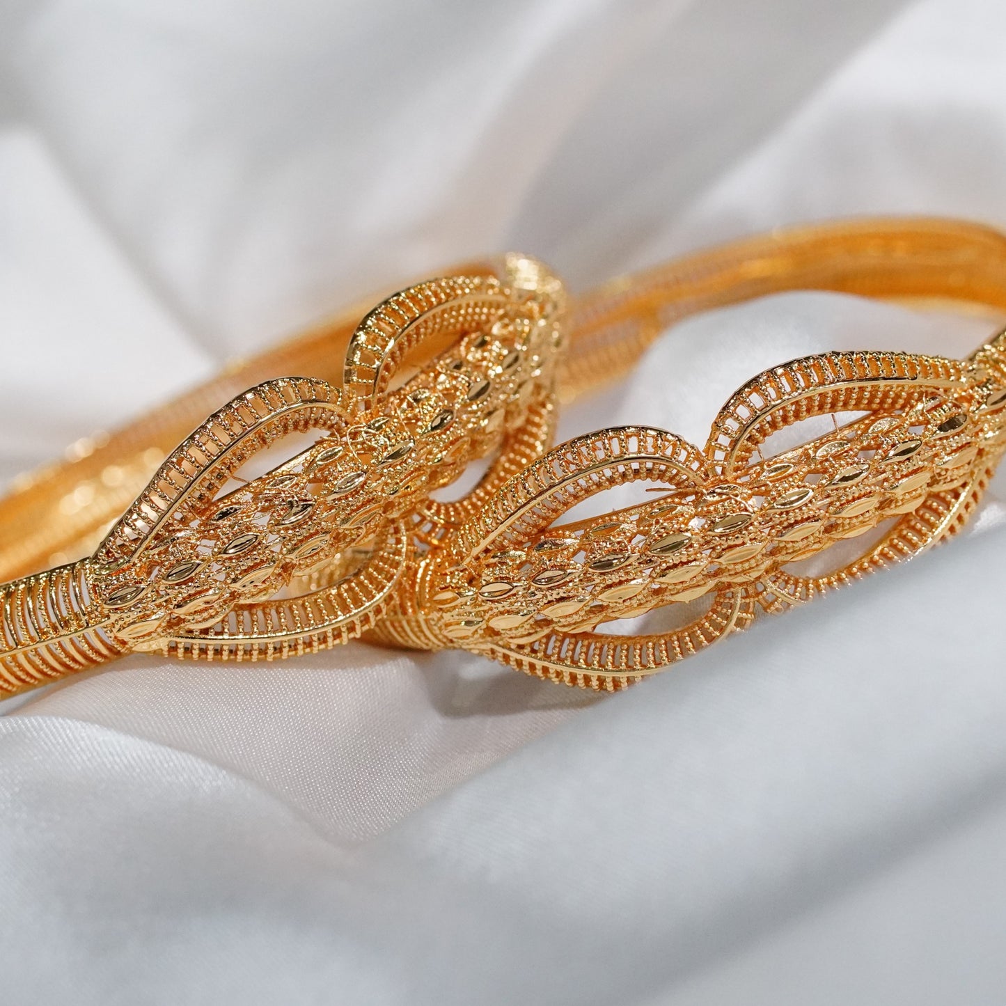 CHANNEL STYLE BANGLES 2PC