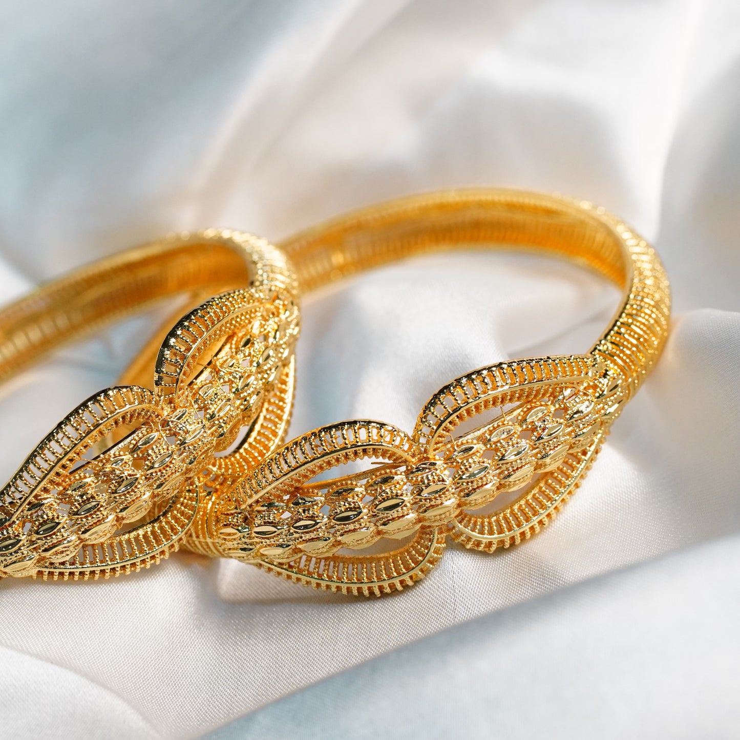 CHANNEL STYLE BANGLES 2PC