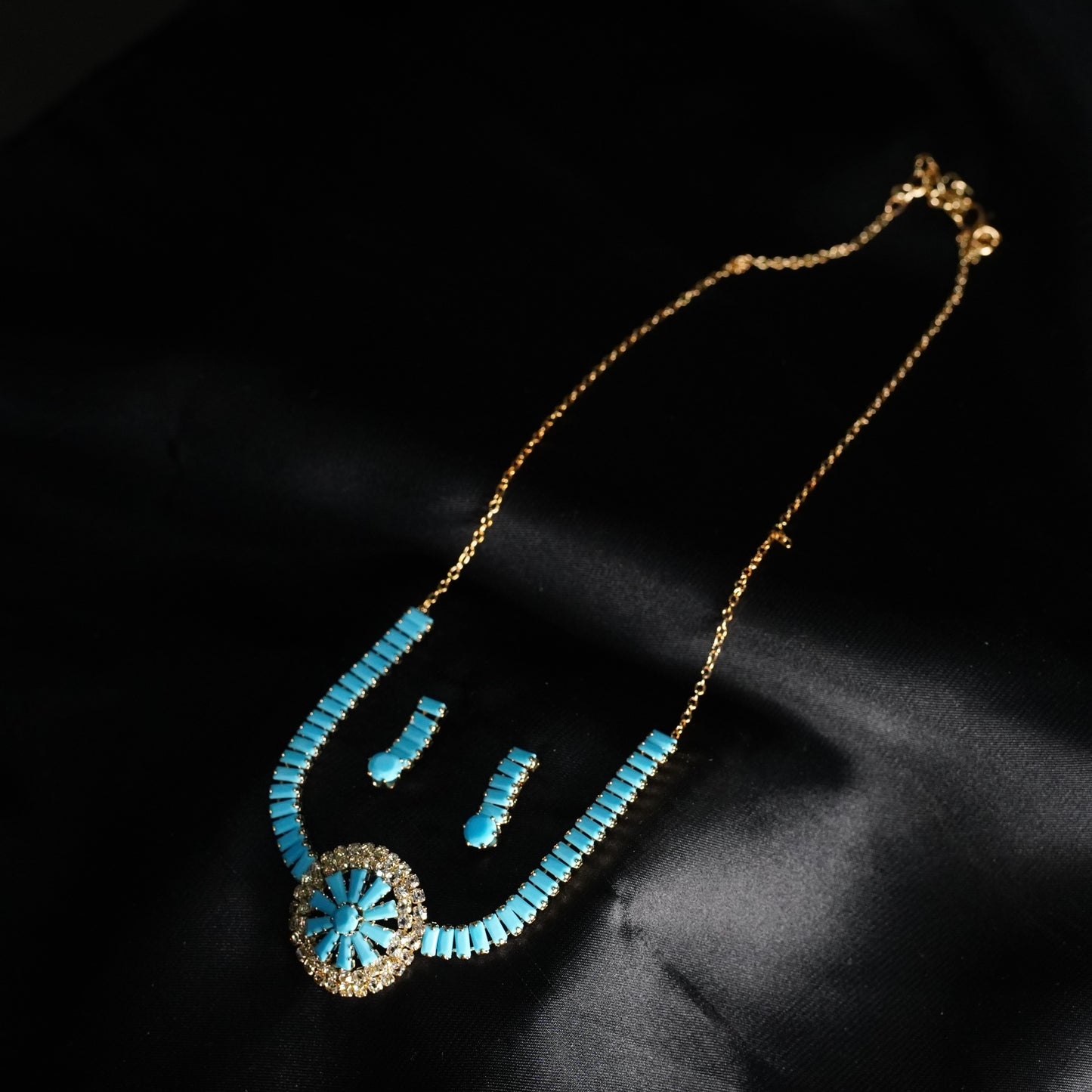 FIROZA NECKLESS SET